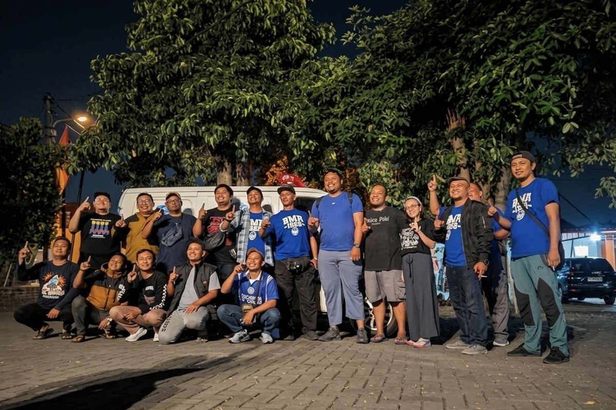 Tak Hanya Dukung PSIM, Brajamusti Rantau Sumbang Ambulans