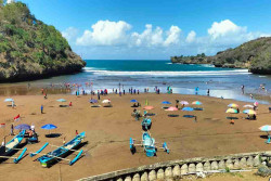 Wajah Baru Pantai Baron Bikin Wisatawan Berdatangan, Kebersihan Jadi Sorotan