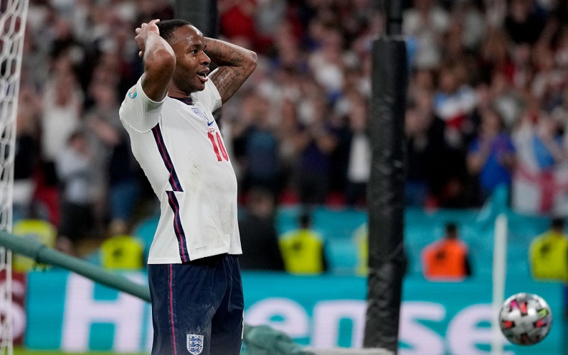 Raheem Sterling Terancam Penjara 2 Tahun Usai Kecelakaan Lamborghini