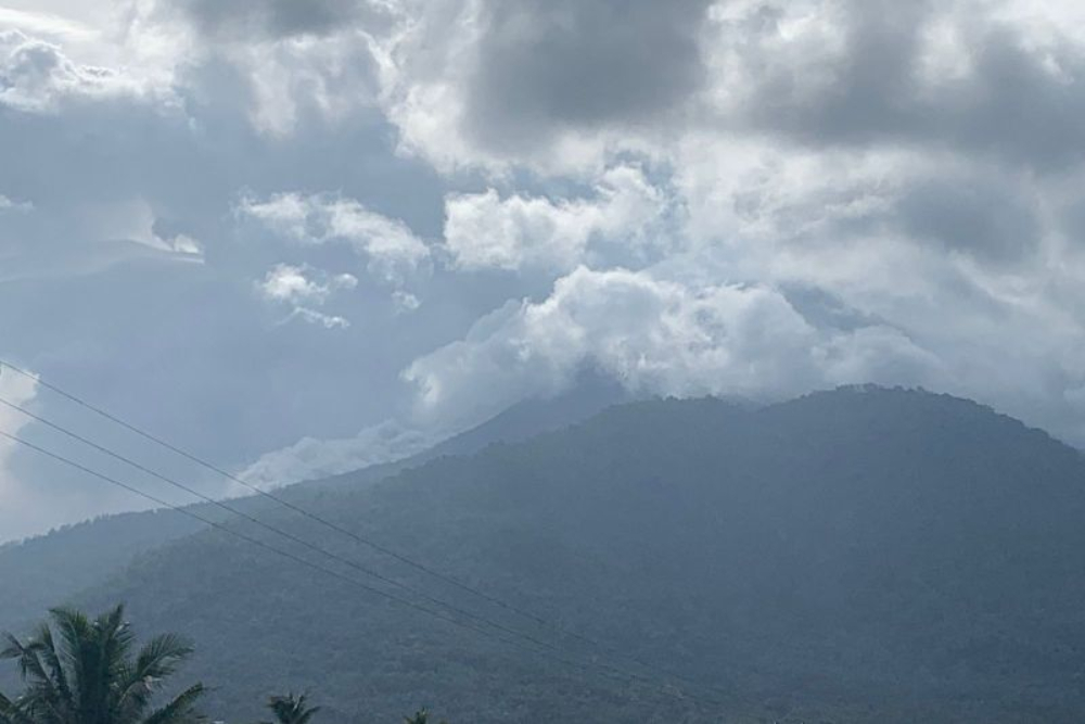 Gunung Lewotobi Laki-laki Erupsi Lagi, Abu Capai 2.500 Meter