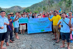 Pegadaian Peduli, Salurkan Bantuan Untuk Pembangunan Jembatan Raba Sau Desa Mawu