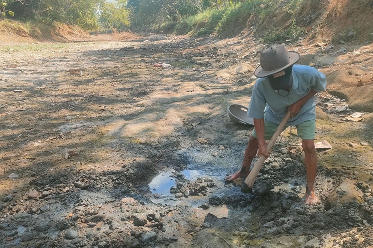 Krisis Air Gunungkidul, Warga Semin Gali Kali Oya yang Kering
