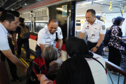 KAI Bandara Ajak Komunitas Difabelzone Naik KA YIA PSO