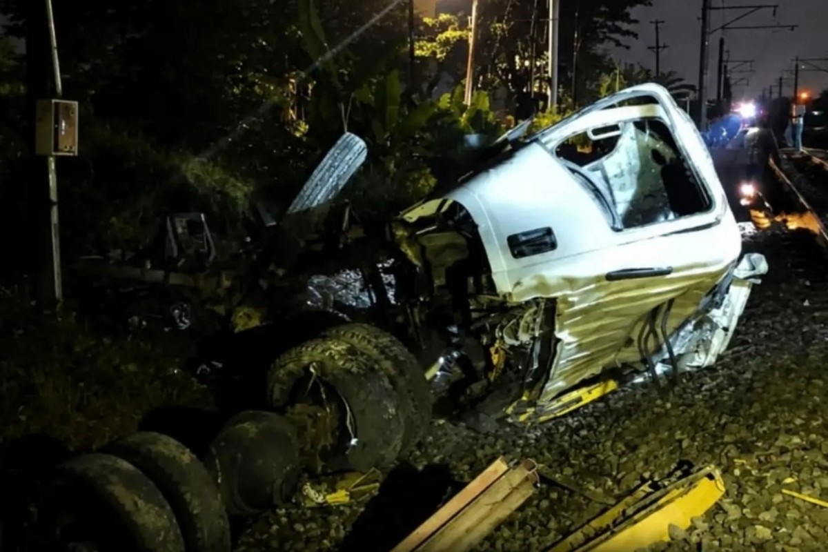 KA Malabar Tertemper Truk di Klaten, 13 Perjalanan Kereta Terhambat