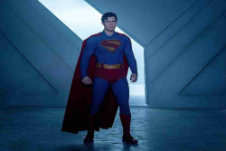 Dari Action Comics ke Man of Steel: Perjalanan Logo Superman yang Ikonik