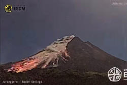 Awan Panas Merapi Meluncur 2 Kilometer ke Arah Barat Daya