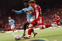 Liverpool Ditahan Nottingham Forest 2-2 di Anfield