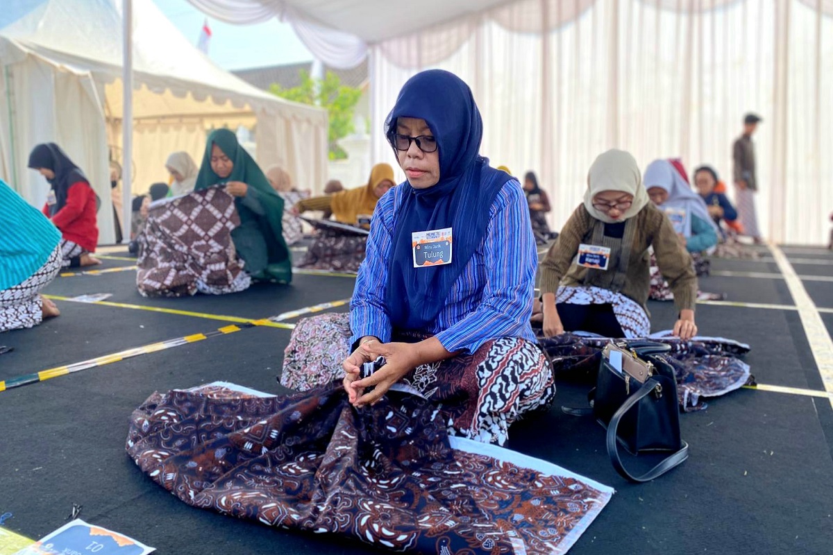 22 Padukuhan Adu Keterampilan Wiru Jarik dan Permainan Dakon di Balai Budaya