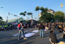 Mahasiswa Jogja Gelar Demo di Simpang Empat Gramedia, Ini Tuntutannya