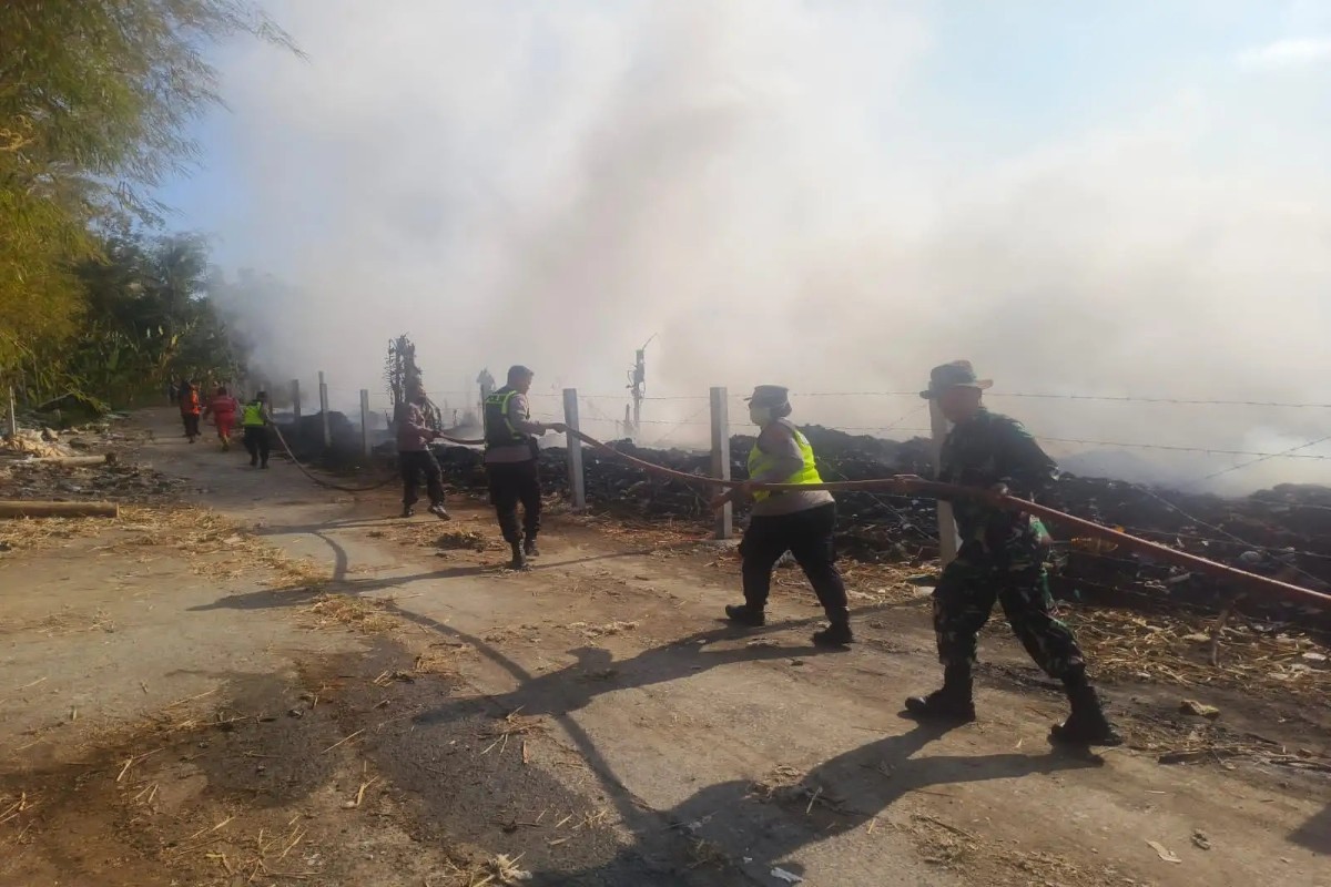 Kebakaran Lahan Dekat Tol Semarang-Solo, 5 Mobil Damkar Dikerahkan