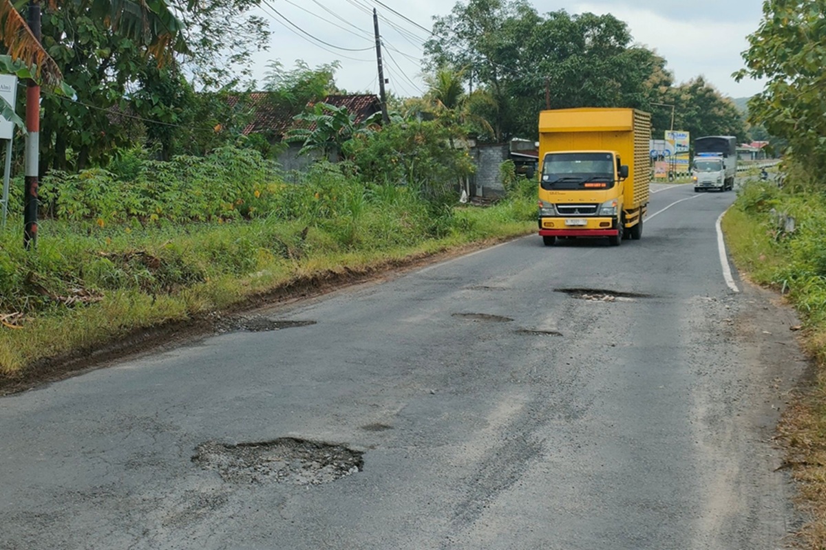 Jalan Watusigar-Nglipar Rusak Sejak 1997, Warga Minta Diperbaiki