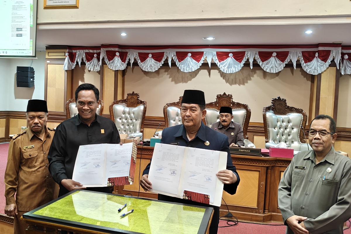 DPRD Sahkan Perda Mihol untuk Perketat Pengawasan dan Perda Jamsostek Perluas Jaminan