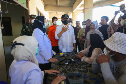 Warga Terdampak Asap Kebakaran TPA Putri Cempo, Pemprov Jateng Kerahkan Dokter Speling