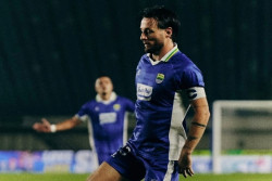 Hadapi PSM, Marc Klok Bidik Kemenangan Persib di Laga Perdana