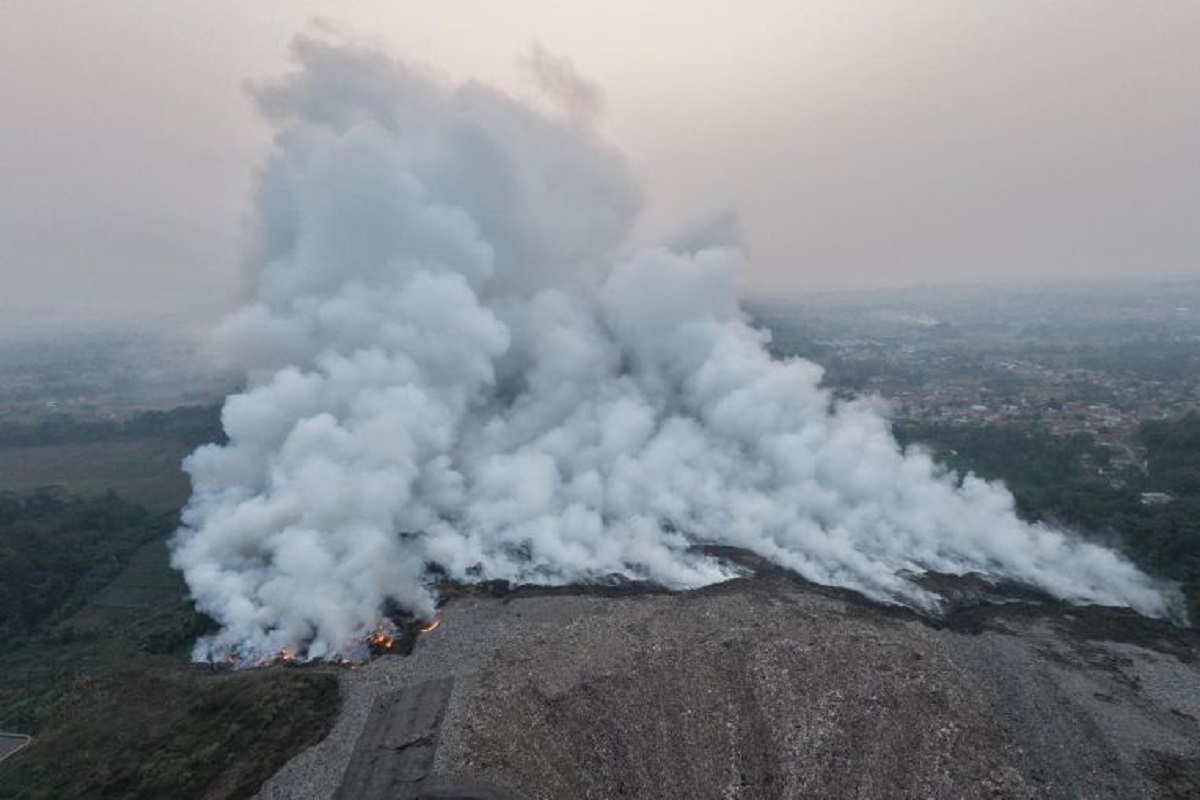 TPA Galuga Kebakaran, Helikopter TNI AU Dikerahkan Water Bombing