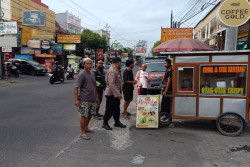 Wanita Diduga Mabuk Rusak Gerobak Pukis di Babarsari, Ini Kronologinya