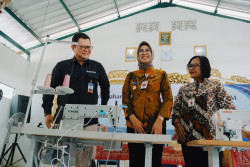 UMKM Perempuan Solo Dapat Bantuan Alat Jahit dari BI, Ini Harapan Astrid