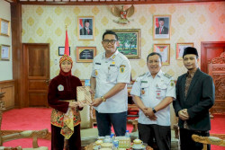 Bupati Hamenang Apresiasi Siswi Cawas Peraih Emas O2SN