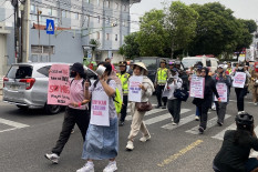 43.000 Anak Keracunan MBG, Ibu-Ibu Jogja Kembali Gelar Aksi Pukul Panci