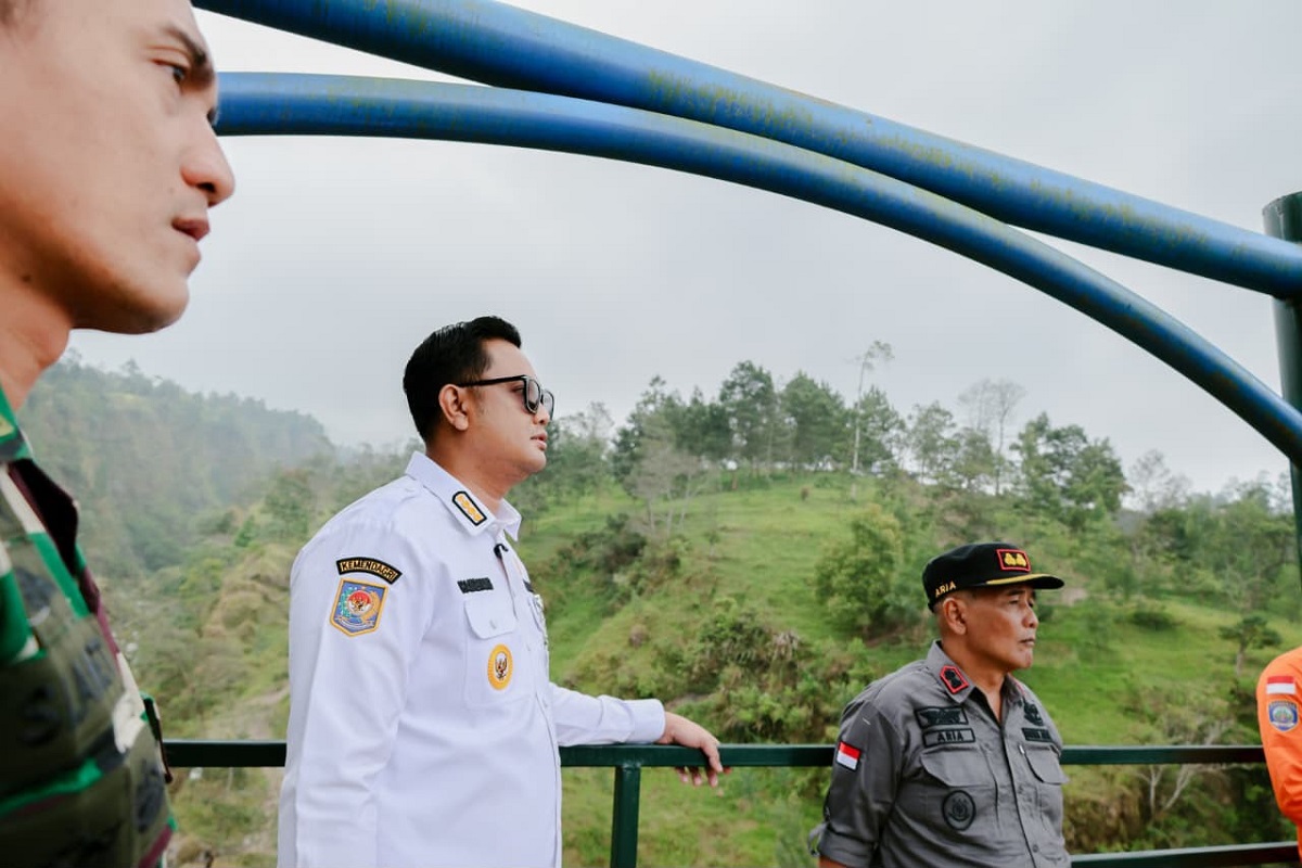 Tinjau Gardu Pandang Kalitalang, Bupati Klaten Pantau Kondisi Gunung Merapi
