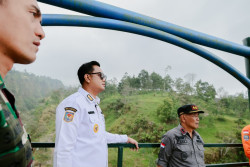 Tinjau Gardu Pandang Kalitalang, Bupati Klaten Pantau Kondisi Gunung Merapi
