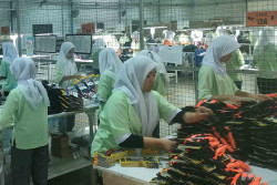 Denyut Sarung Tangan Dunia di Gunungkidul dan Asa Ekspansi Woneel