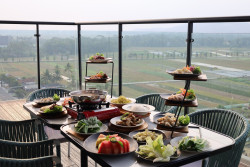 Novotel & ibis YIA Kulon Progo Hadirkan Steamboat & Grill dengan Panorama Menoreh