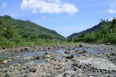 Sungai Tinalah Kulonprogo Surut, Wisatawan Ramai-Ramai Bermain Air