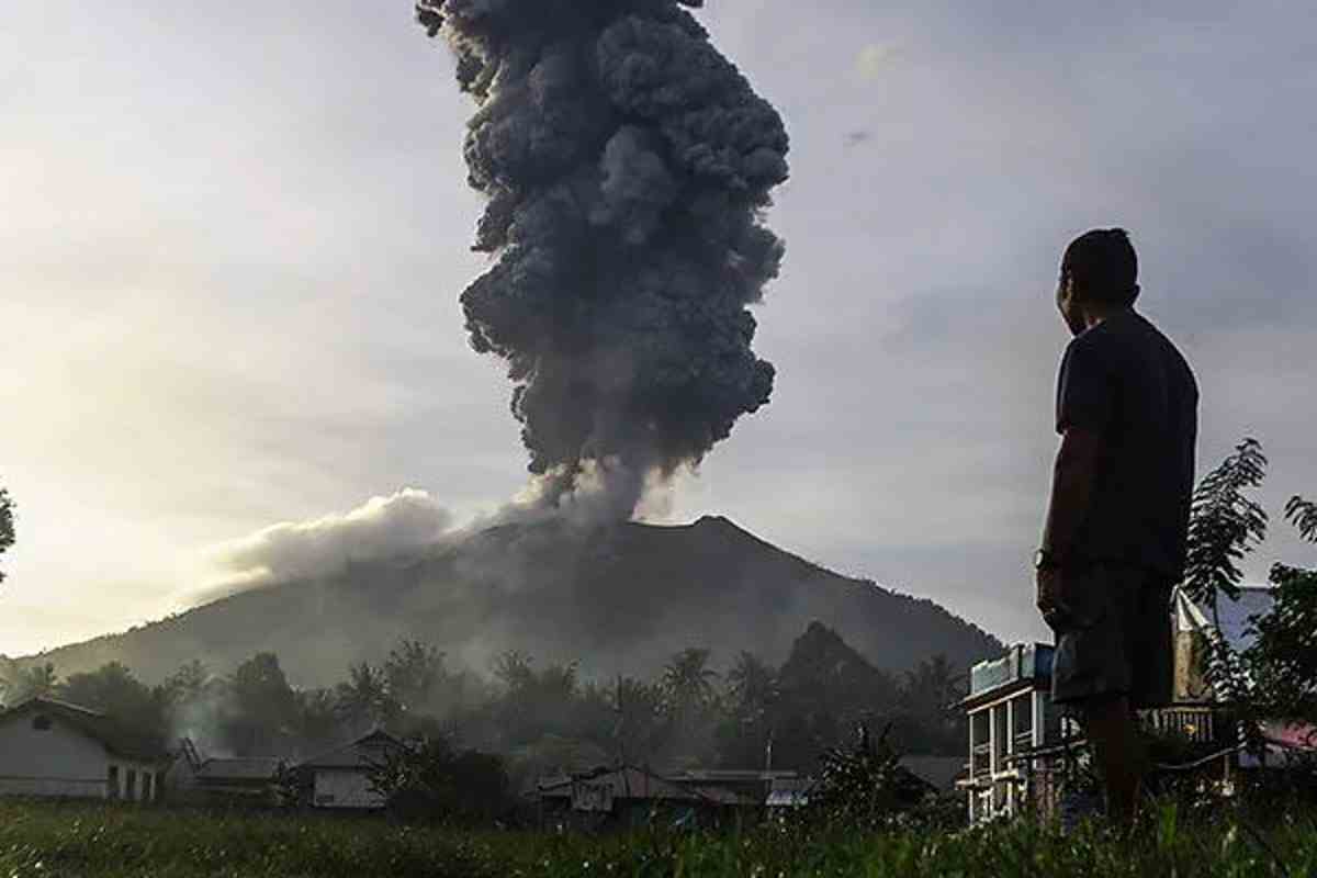 11 Gunung Api Erupsi Sepanjang 2026, Ibu Catat 25.556 Kali