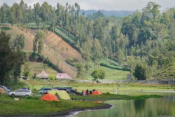 Ranu Regulo Tetap Buka Meski Gunung Bromo Dilanda Kebakaran