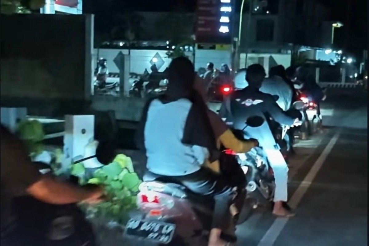 Antrean Pertalite di SPBU Galur Kulonprogo Mengular hingga Jalan Raya Brosot