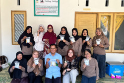 UGM Dampingi Poklahsar Srikandi Mandiri Benahi Kemasan