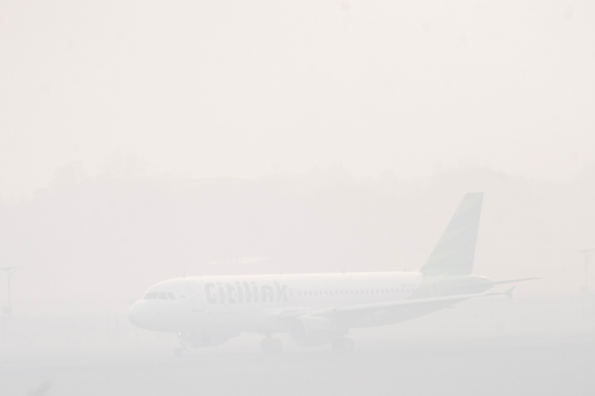 Kabut Asap Karhutla Ganggu Penerbangan di Palembang, 4 Pesawat Delay