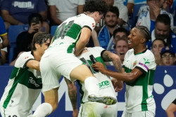 Elche Menang 3-1 atas Espanyol Meski Bermain dengan 10 Pemain