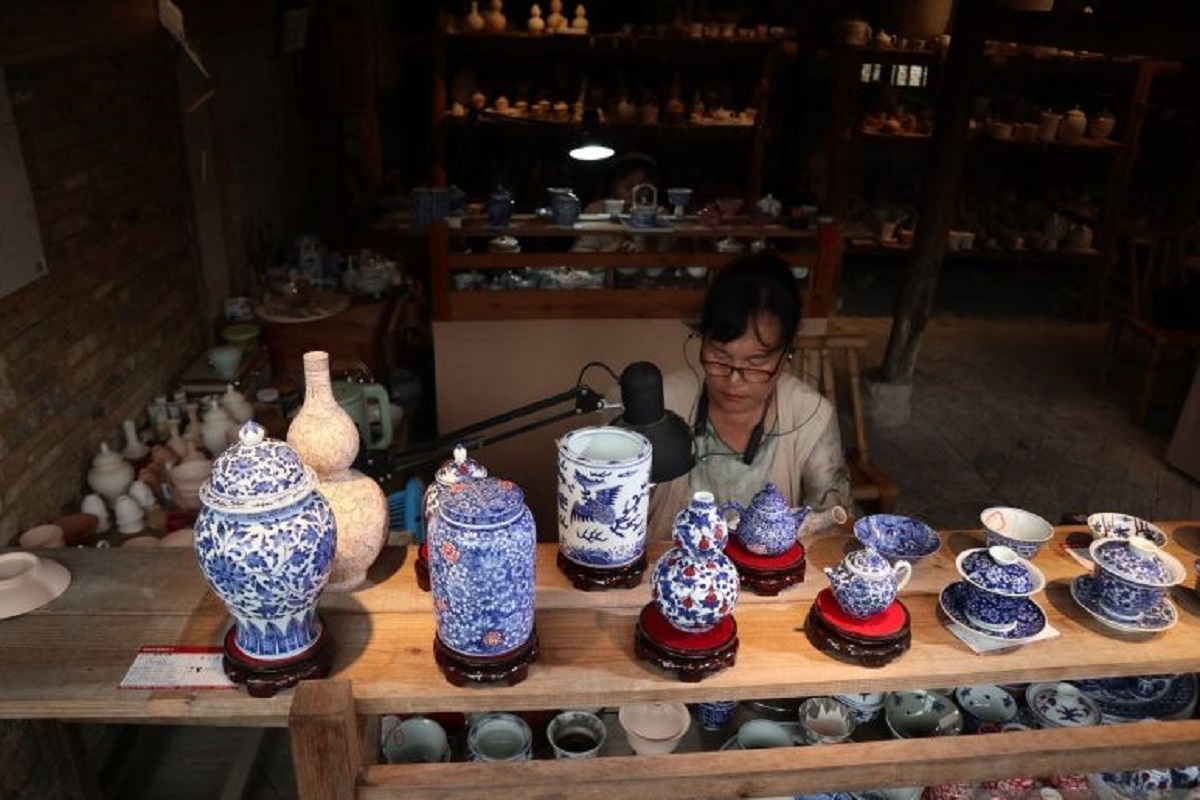 Mengenal Jingdezhen, Kota Kelahiran Porselen Biru-Putih Khas Tiongkok