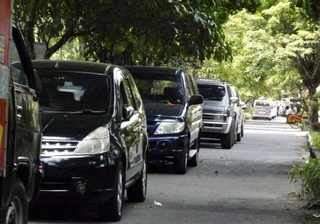 Cat hingga Ban Bisa Terdampak, Ini Bahaya Mobil Sering Parkir di Tempat Terbuka