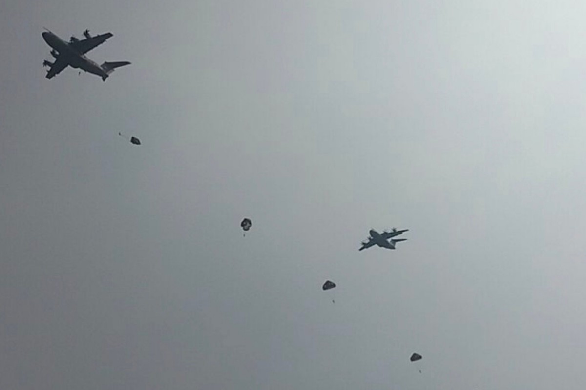 Prajurit TNI AU Pertama Kali Terjun dari Pesawat A400M
