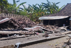 Rumah Warga Miskin Sumberlawang Sragen Ambruk, Nenek 75 Tahun Luka