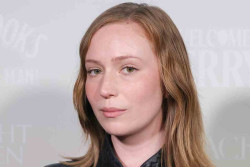 Hannah Einbinder Ditangkap Saat Protes Netanyahu, Ini Pernyataannya