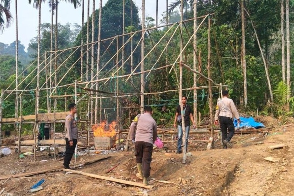 Tambang Emas Ilegal di Sungai Batang Tebo Ditindak, Sarana Tambang Dimusnahkan