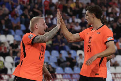 Era Xavi Hernandez Berjalan, Belanda Taklukkan Serbia 2-1