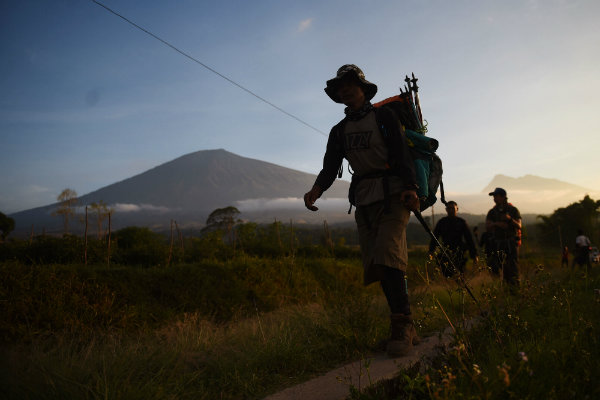 Kebakaran Hutan Gunung Rinjani Meluas, Jalur Torean-Senaru Ditutup