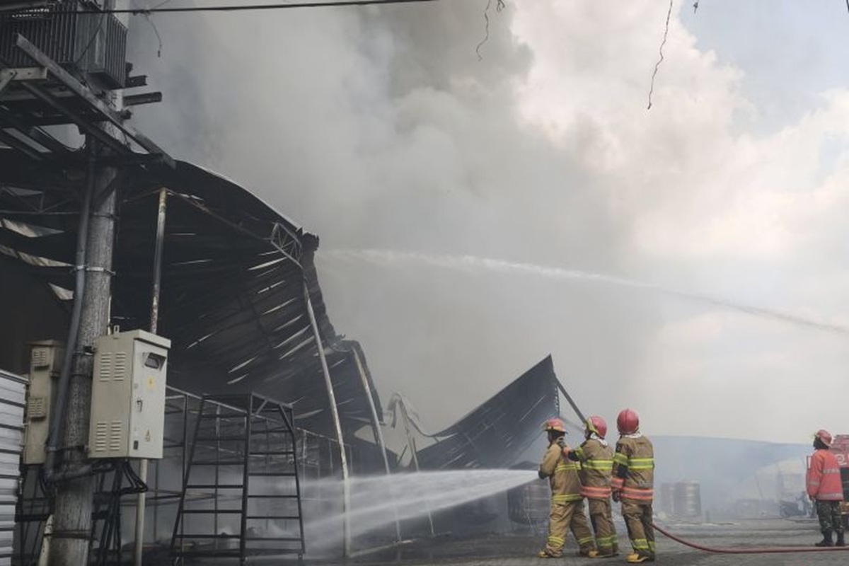 Trans Home Sleman Terbakar Hebat, Api Melalap Seluruh Gedung
