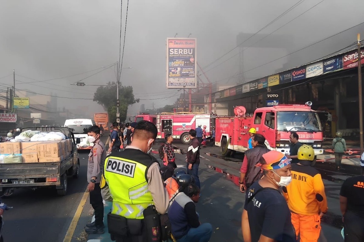 Kronologi Kebakaran Trans Home Jalan Jogja Solo, Api Muncul dari Belakang