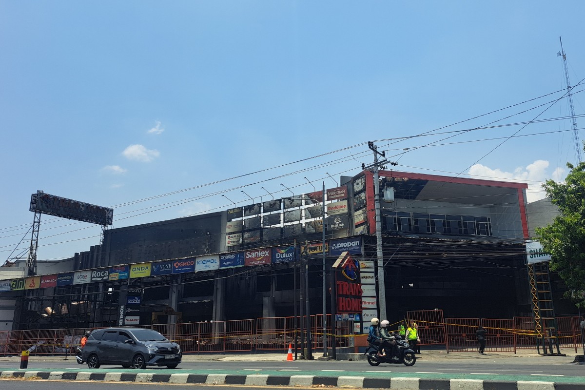 Kebakaran Transhome Lebih 24 Jam, Basement Masih Belum Tertangani