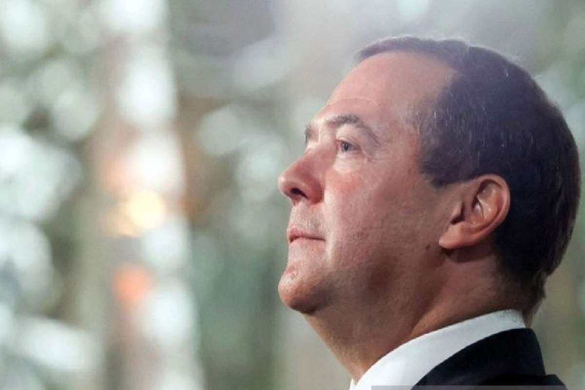 Medvedev: AS Harus Berunding, Bukan Unjuk Kekuatan di Iran