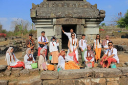 Candi Ijo Jadi Ruang Perjumpaan Batik, Wastra dan Heritage