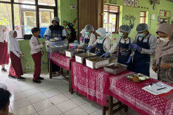 MBG Prasmanan Diuji Coba di 2 Sekolah DIY, Sisa Makanan Capai 3,3 Kg