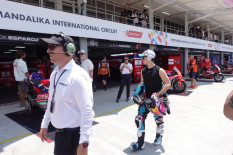 Pit Lane Walk Mandalika 2026, Penonton Antusias Intip Garasi MotoGP