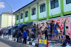 Mural Pelajar Jogja Bicara Budaya, Sampah, hingga Sungai Code